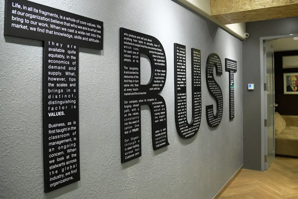 به نمایش گذاشتن برند با طراحی دفتر کار