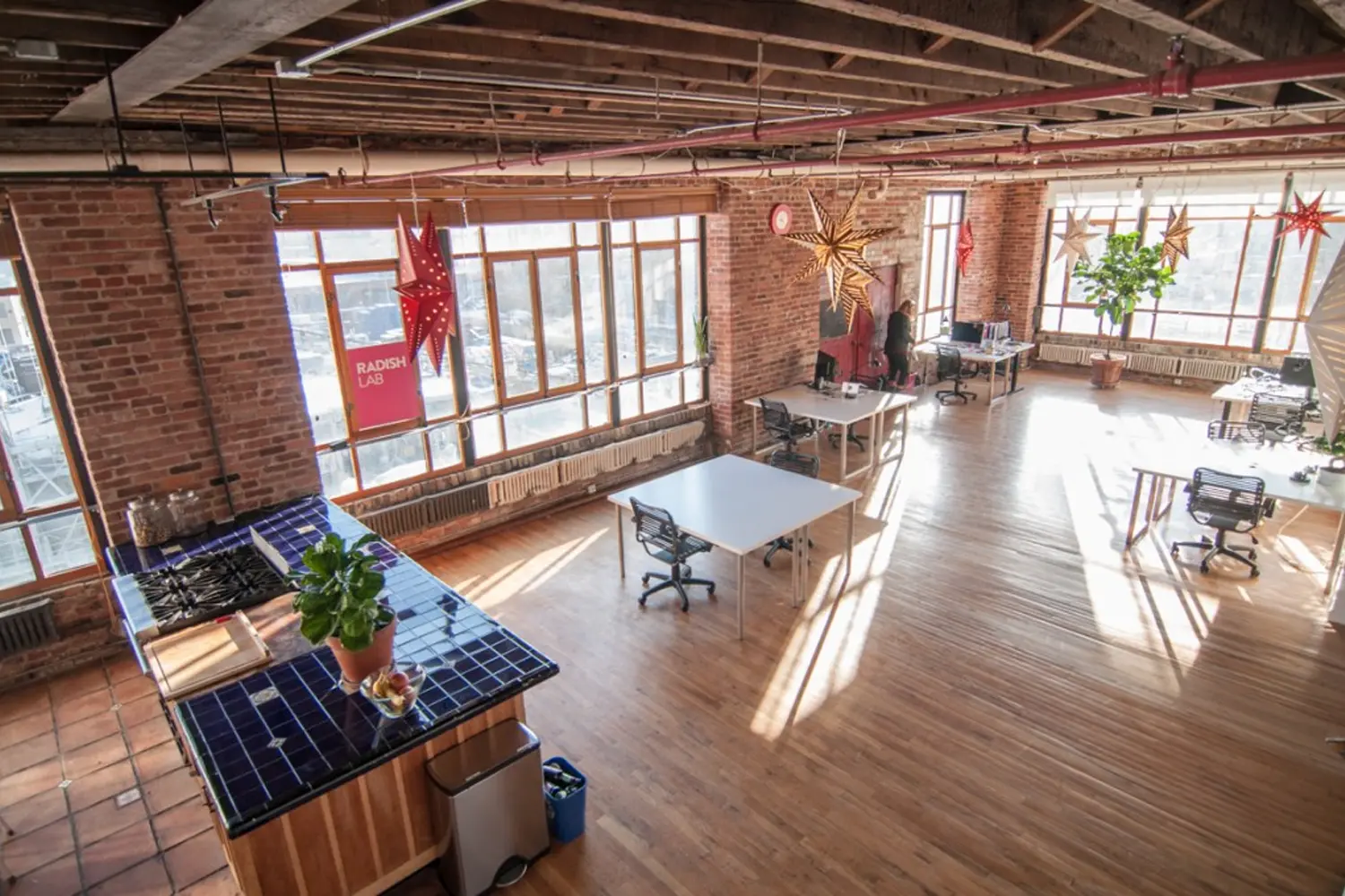 طراحی دفتر کار مدرن با بودجه کم